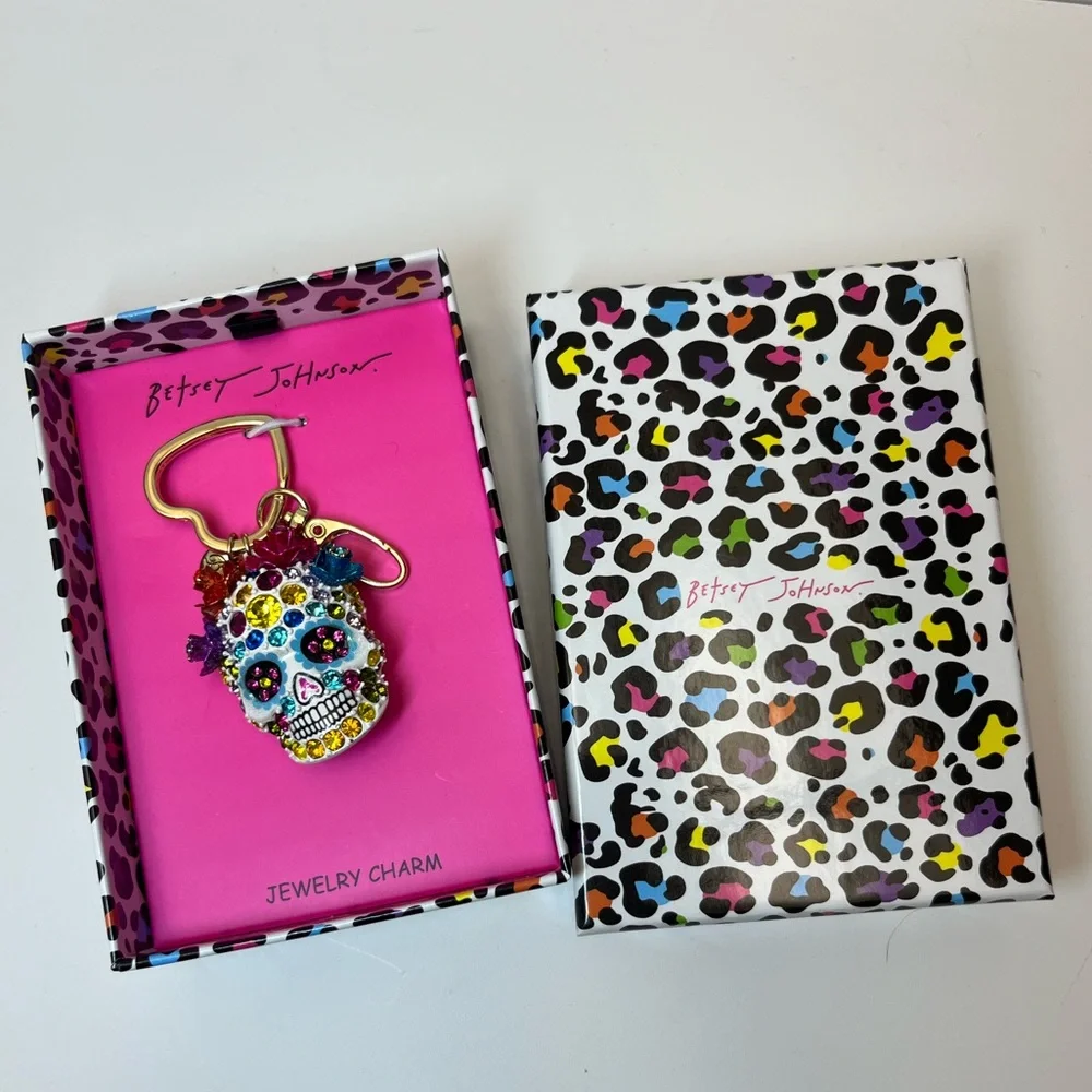 NWT ⚜️💖⚜️ Betsey Johnson Gorgeous Sugar Skull Keychain Bag Charm
